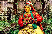 Indian classical dance - Kathakali performance at Cochin Cultural Centre 